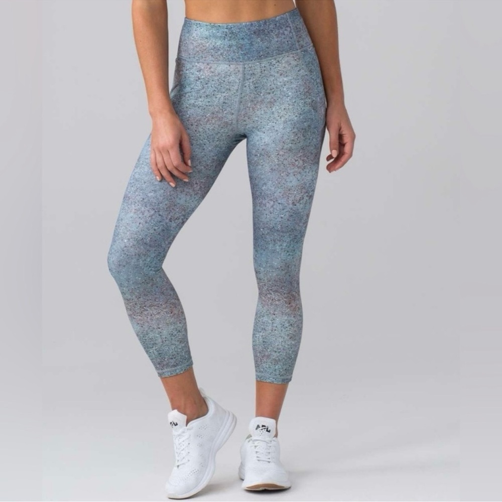 Lululemon Final Lap Crop in Summer Haze Multi size 6